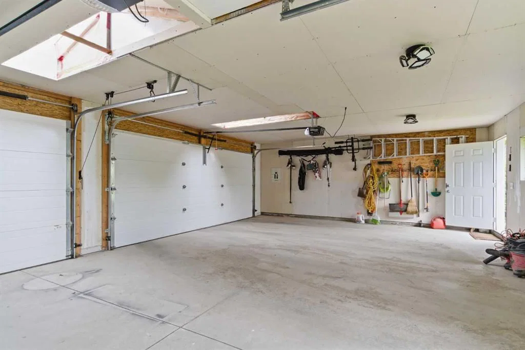 1945 Mountview Crescent NE, Calgary — photo 3 of 24