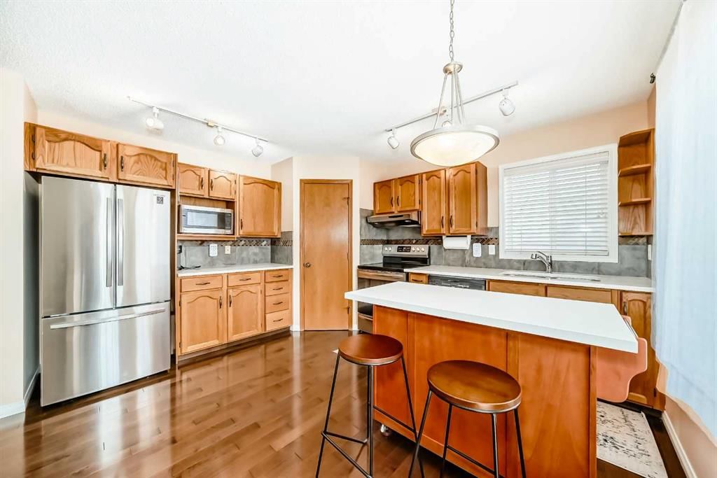 327 Hidden Ranch Circle NW, Calgary — photo 3 of 41