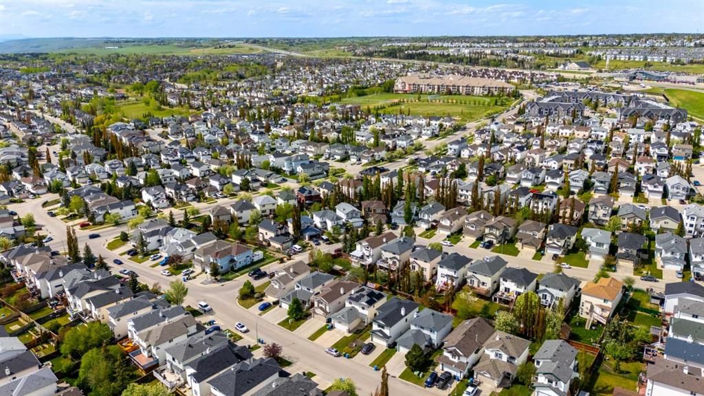 44 Tuscarora Place NW, Calgary — photo 4 of 50