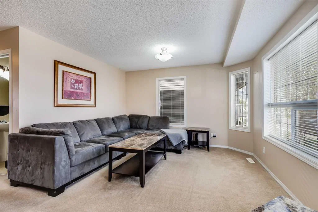 31 Taralake Gardens NE, Calgary — photo 3 of 22