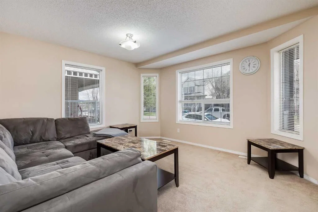 31 Taralake Gardens NE, Calgary — photo 4 of 22