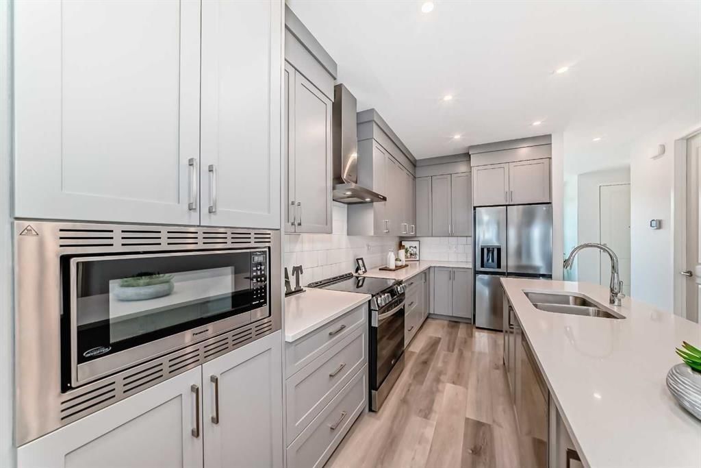 238 Aquila Drive NW, Calgary — photo 5 of 48