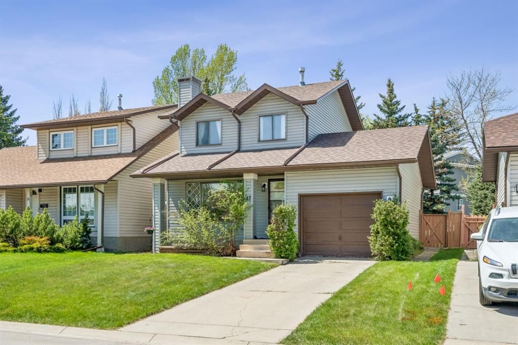 47 Cedargrove Way SW, Calgary — photo 2 of 32