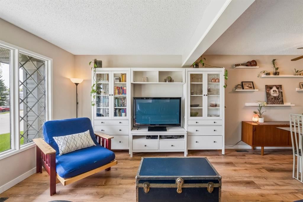 47 Cedargrove Way SW, Calgary — photo 4 of 32