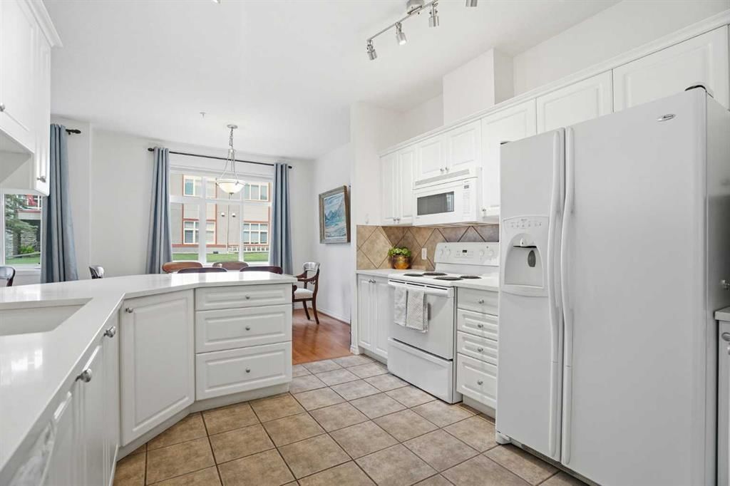 3117, Lake Fraser Green SE, Calgary — photo 5 of 21