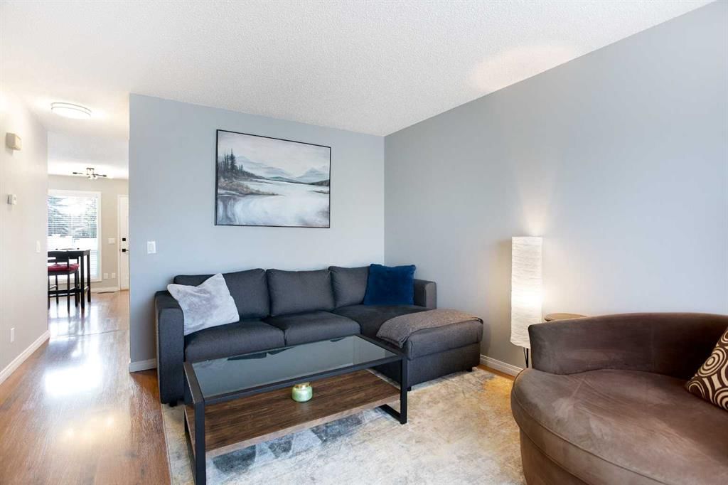 10 Deerfield Green SE, Calgary — photo 5 of 45