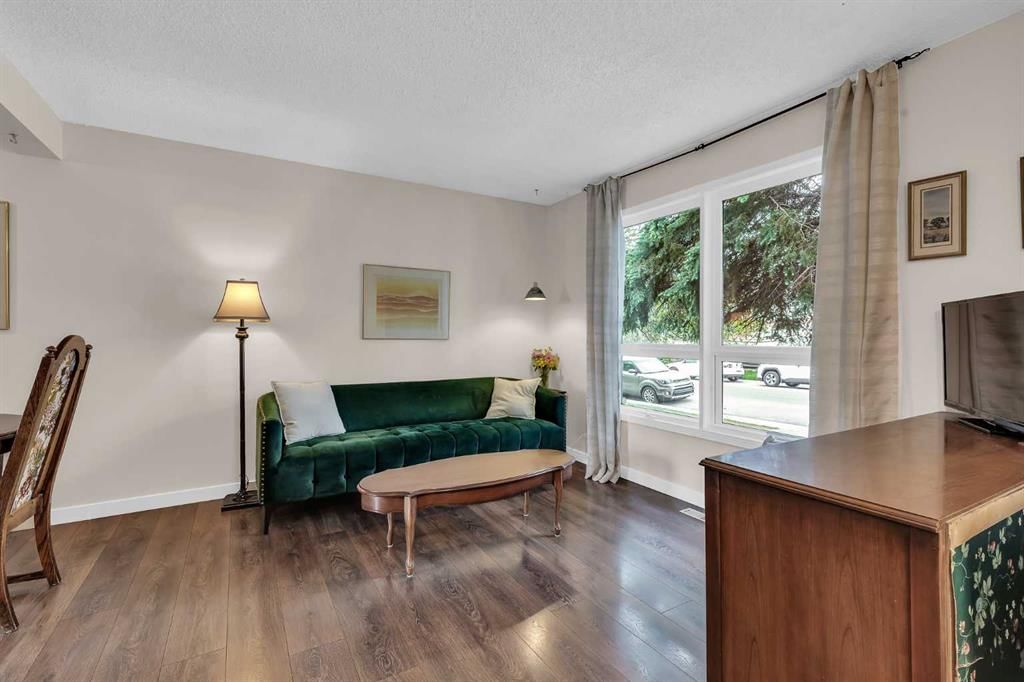 54 Bermondsey Road NW, Calgary — photo 3 of 30