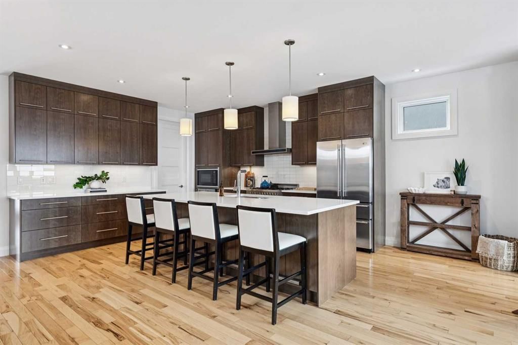2707 1 Avenue NW, Calgary — photo 2 of 47