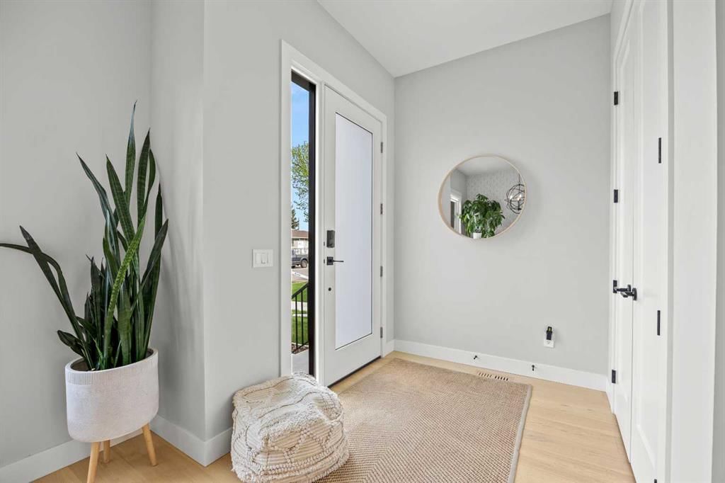 1133 Radnor Avenue NE, Calgary — photo 3 of 47