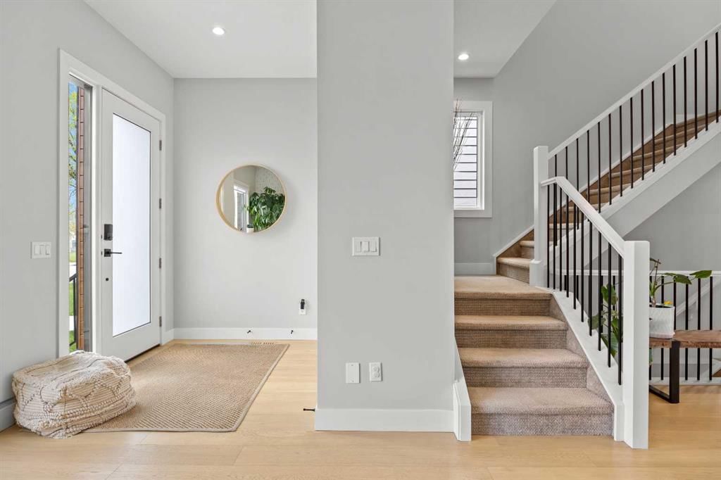1133 Radnor Avenue NE, Calgary — photo 4 of 47
