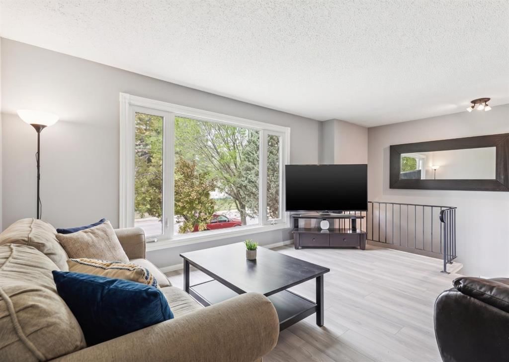 7828 20A Street SE, Calgary — photo 2 of 25