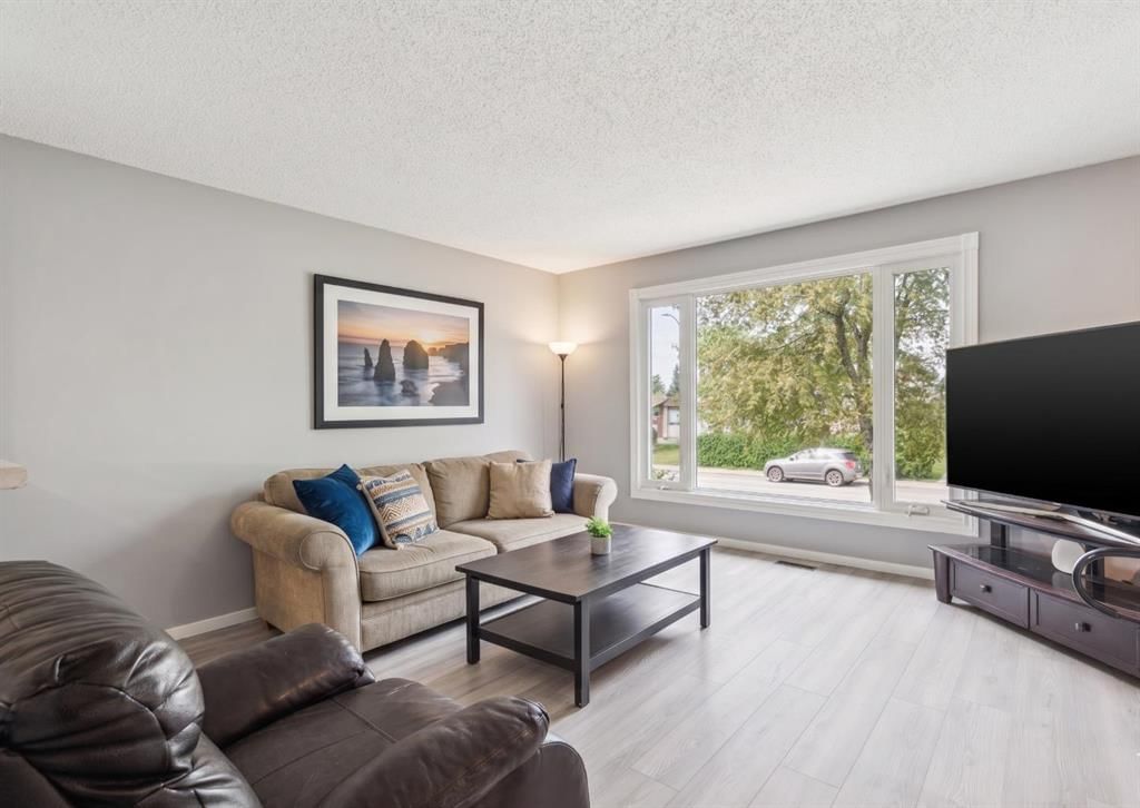 7828 20A Street SE, Calgary — photo 3 of 25