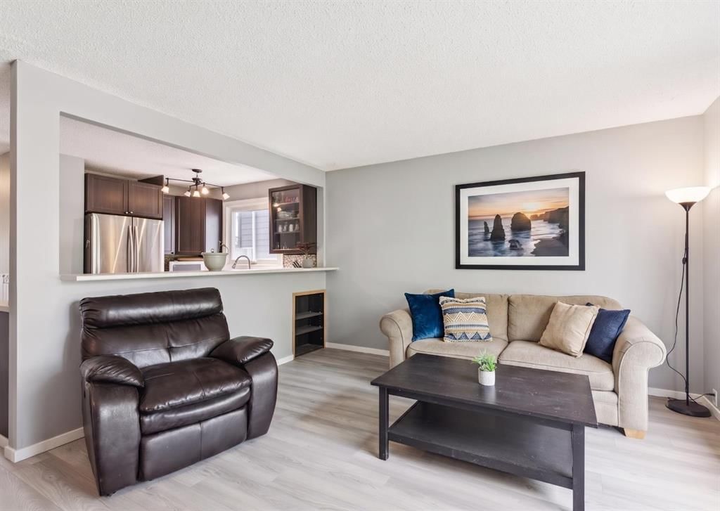 7828 20A Street SE, Calgary — photo 4 of 25