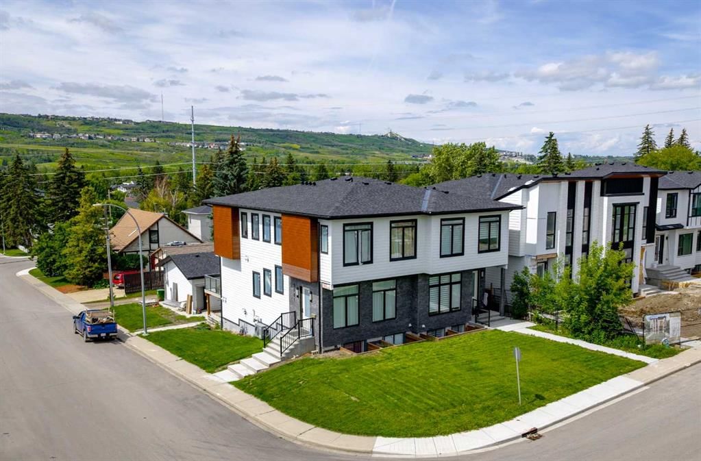 5003 21 Avenue NW, Calgary — main listing photo