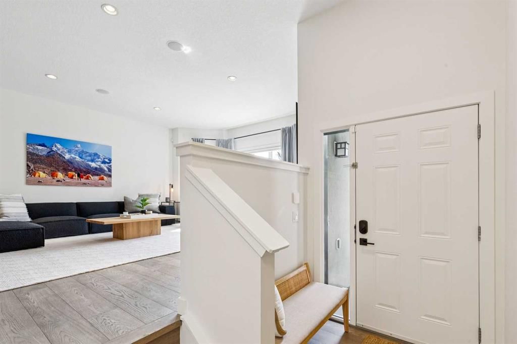 704 3 Avenue NW, Calgary — photo 4 of 38