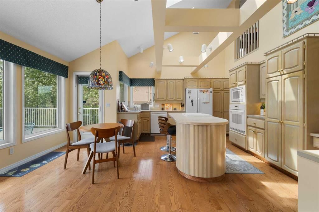 49 SCANDIA Hill NW, Calgary — photo 3 of 50