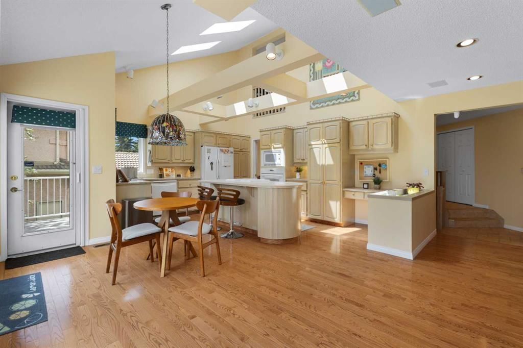 49 SCANDIA Hill NW, Calgary — photo 4 of 50