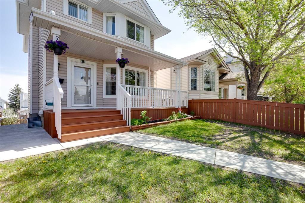 28 Hidden Point NW, Calgary — photo 3 of 47
