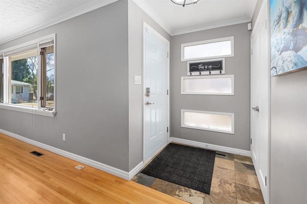 3144 Breen Crescent NW, Calgary — photo 4 of 50