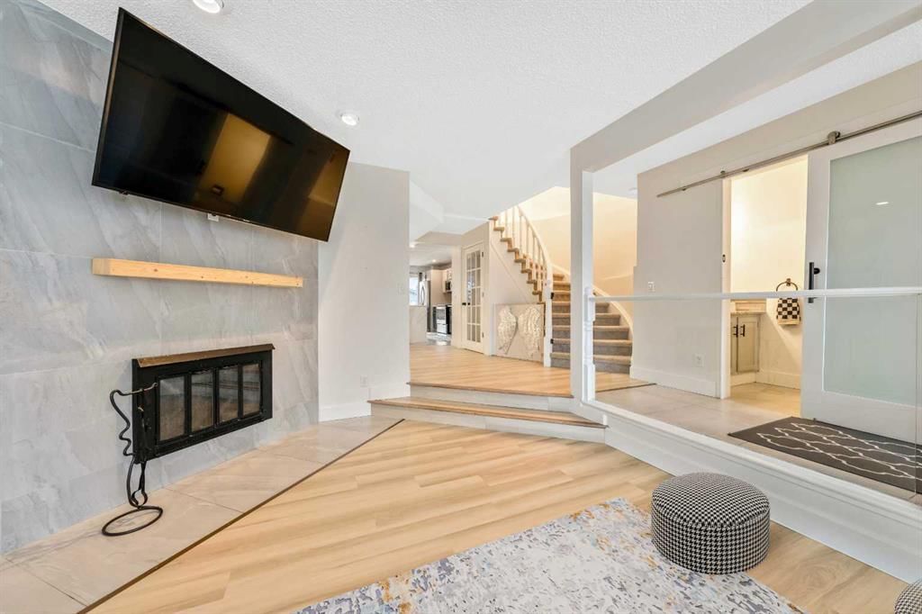 100 Woodfield Green SW, Calgary — photo 3 of 50