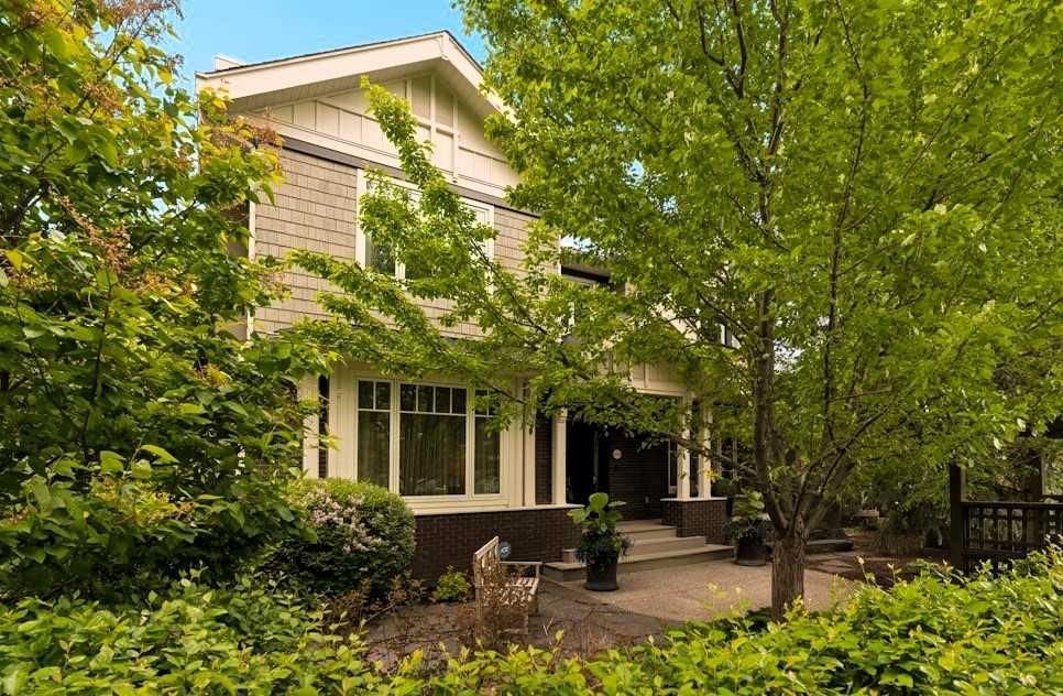 3028 3 Street SW, Calgary — main listing photo