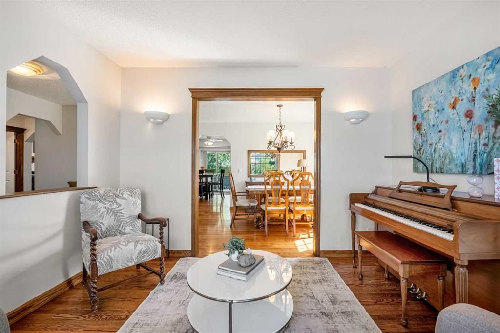 268 Douglas Woods Drive SE, Calgary — photo 5 of 50