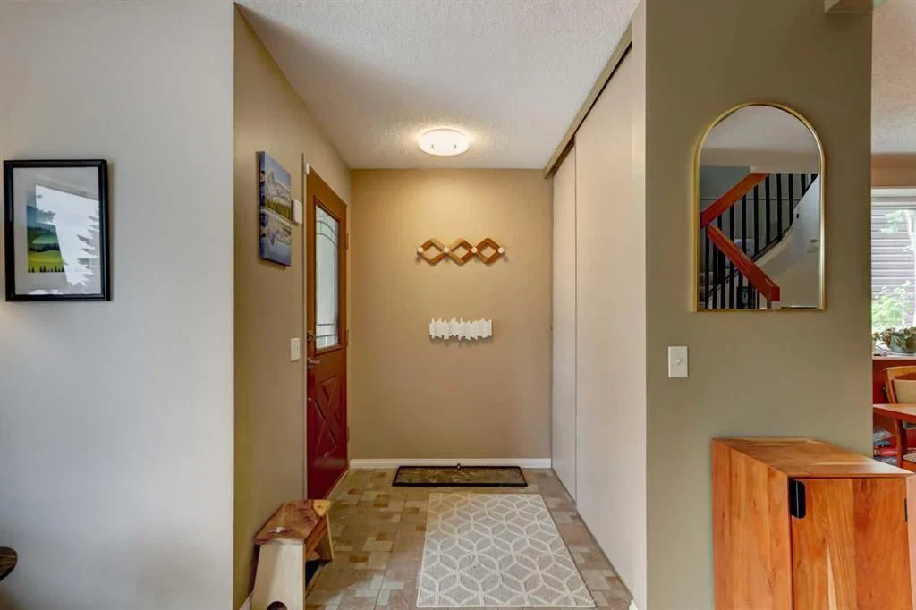 20 Strathearn Rise SW, Calgary — photo 2 of 33