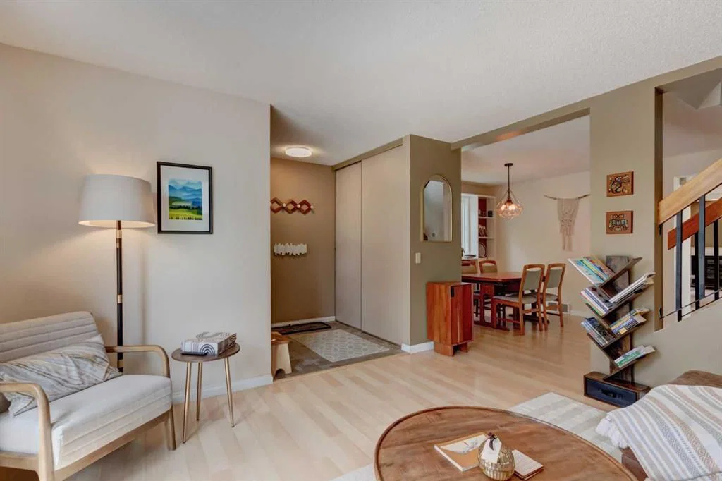 20 Strathearn Rise SW, Calgary — photo 4 of 33