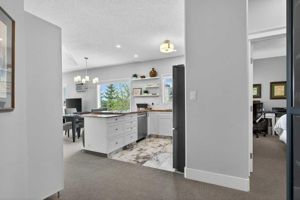 1302, 7451 Springbank Boulevard SW, Calgary — photo 5 of 43
