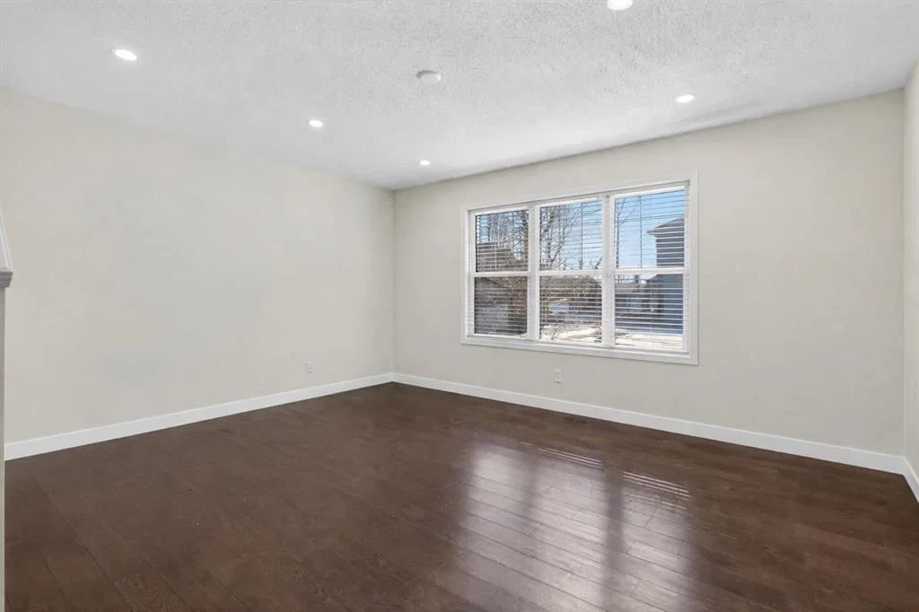 28 Elgin View SE, Calgary — photo 4 of 45