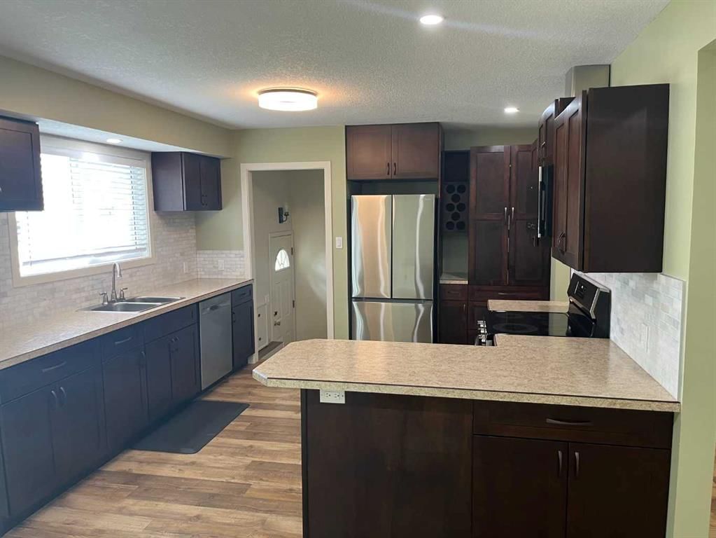 2015 Milne Drive NE, Calgary — photo 4 of 35
