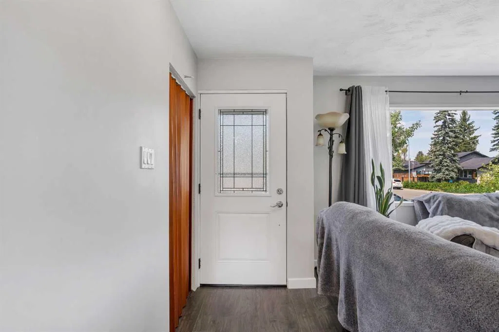 249 Acadia Drive SE, Calgary — photo 2 of 40