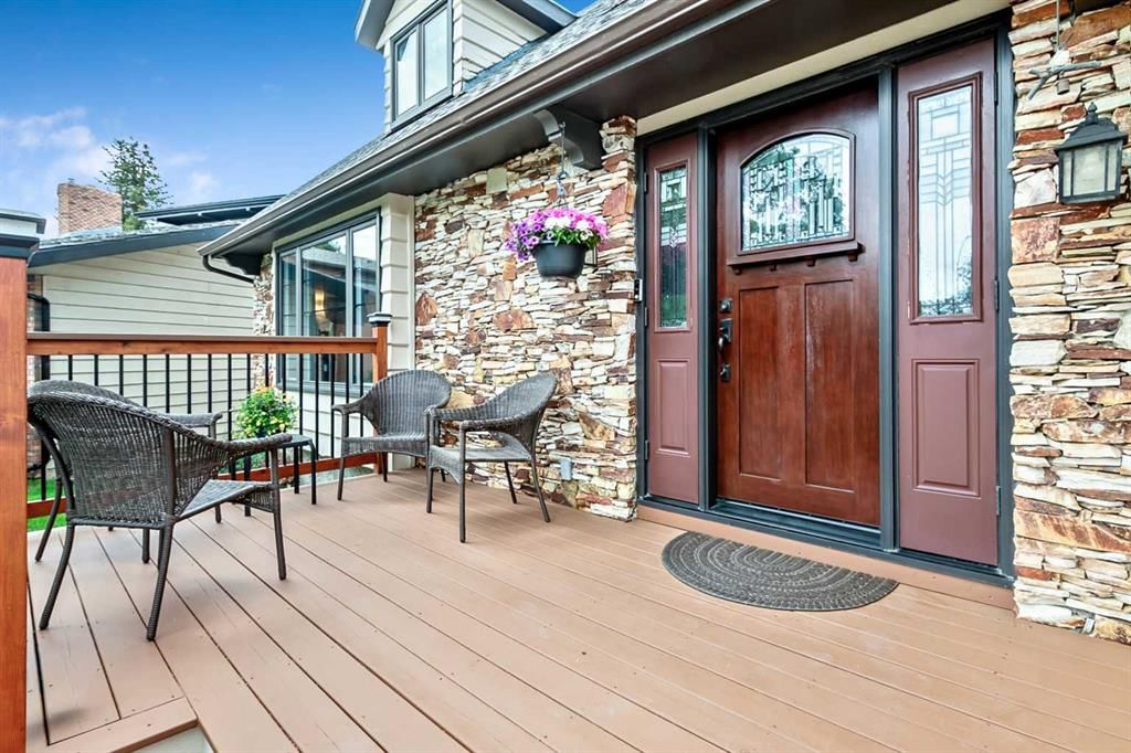 39 Canova Close SW, Calgary — photo 2 of 33