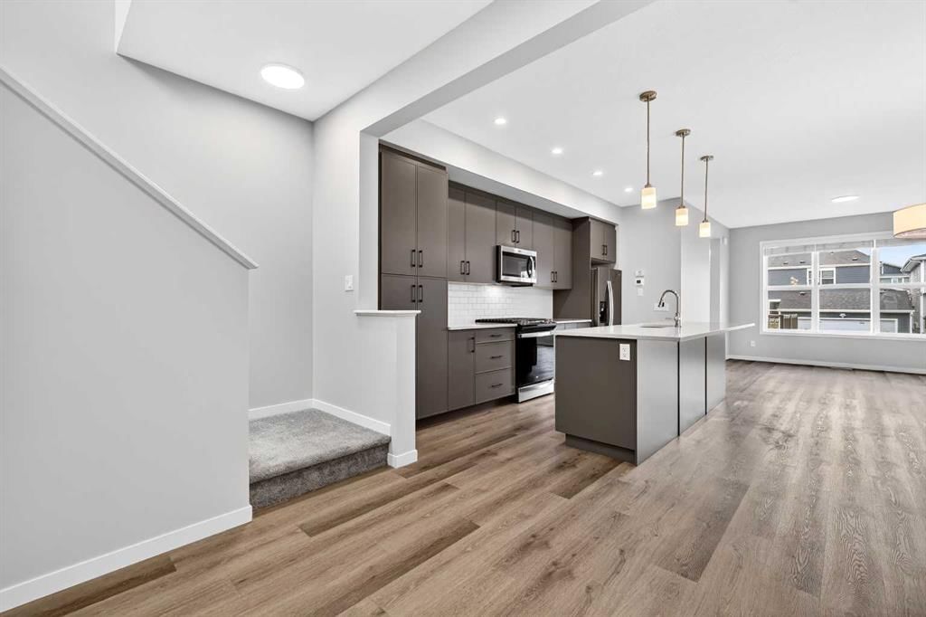 195 Magnolia Terrace SE, Calgary — photo 4 of 42