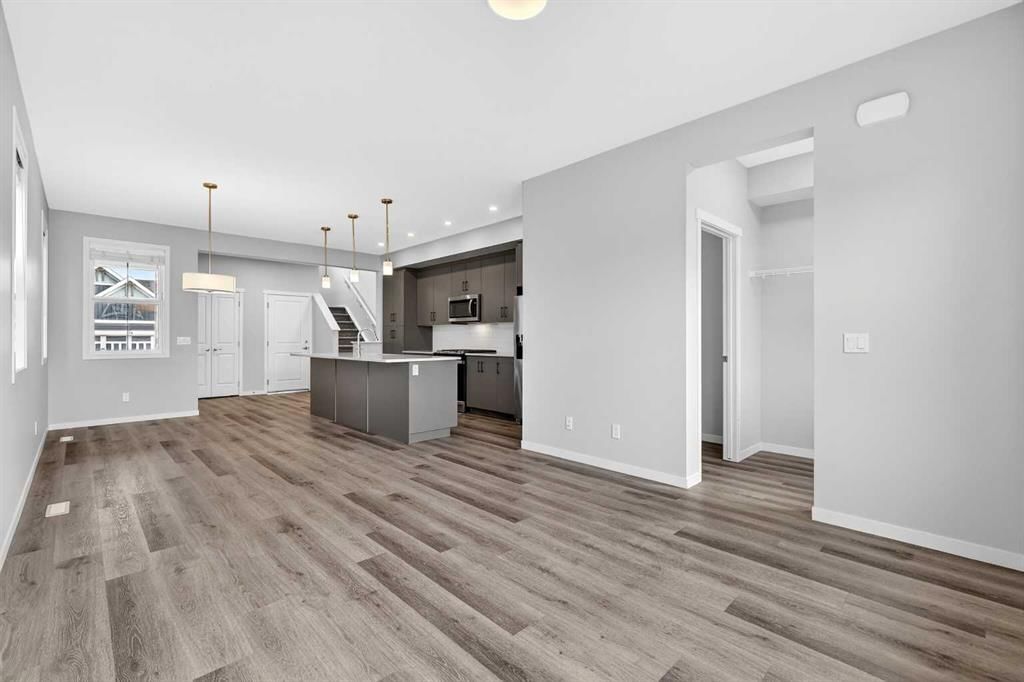 195 Magnolia Terrace SE, Calgary — photo 5 of 42