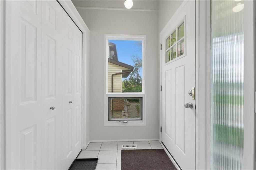 148 Edgedale Way NW, Calgary — photo 5 of 42