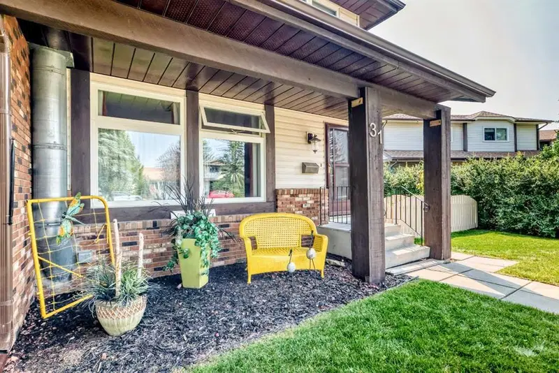 31 Ranchero Bay NW, Calgary — photo 3 of 37