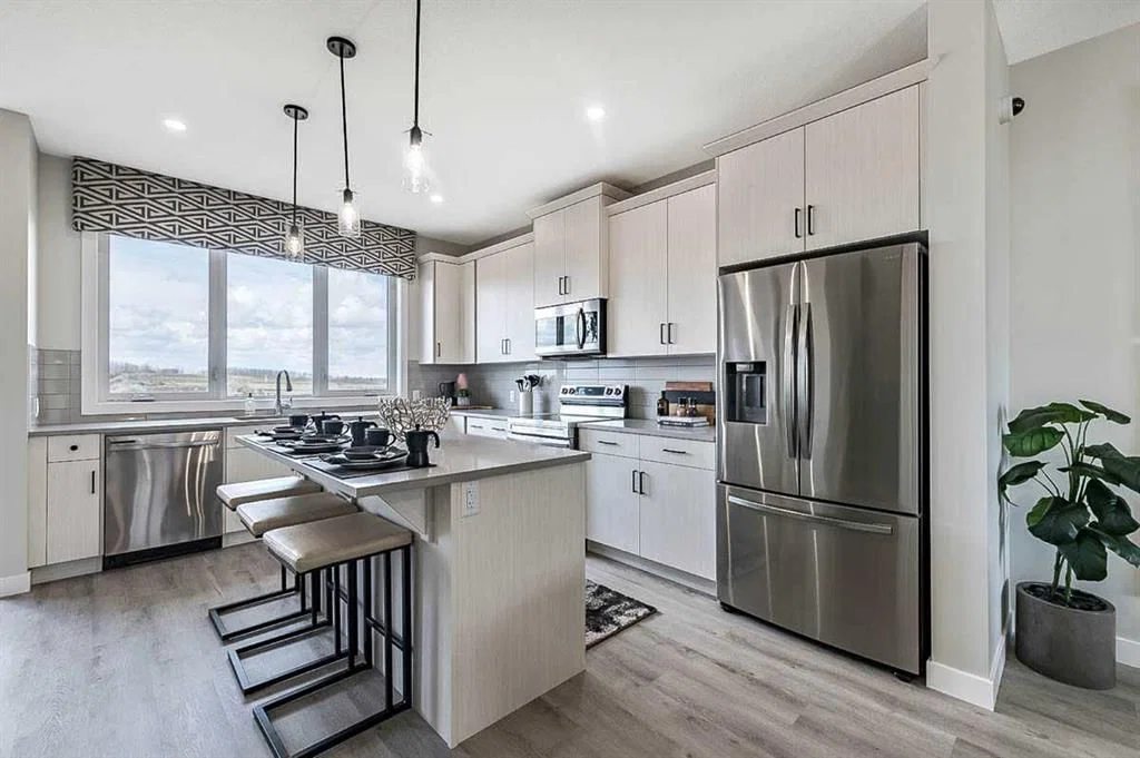 5132 154 Avenue SW, Calgary — photo 5 of 17