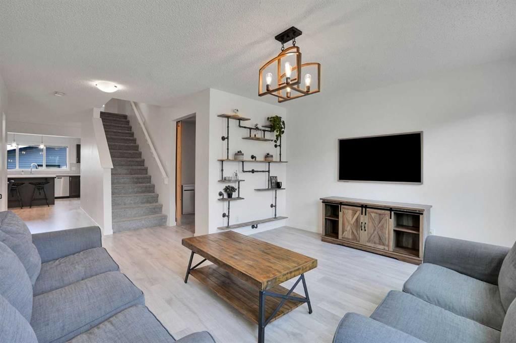 209 Copperpond Parade SE, Calgary — photo 4 of 49