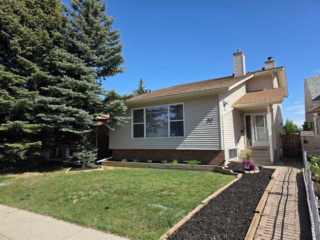67 Deersaxon Circle SE, Calgary — main listing photo