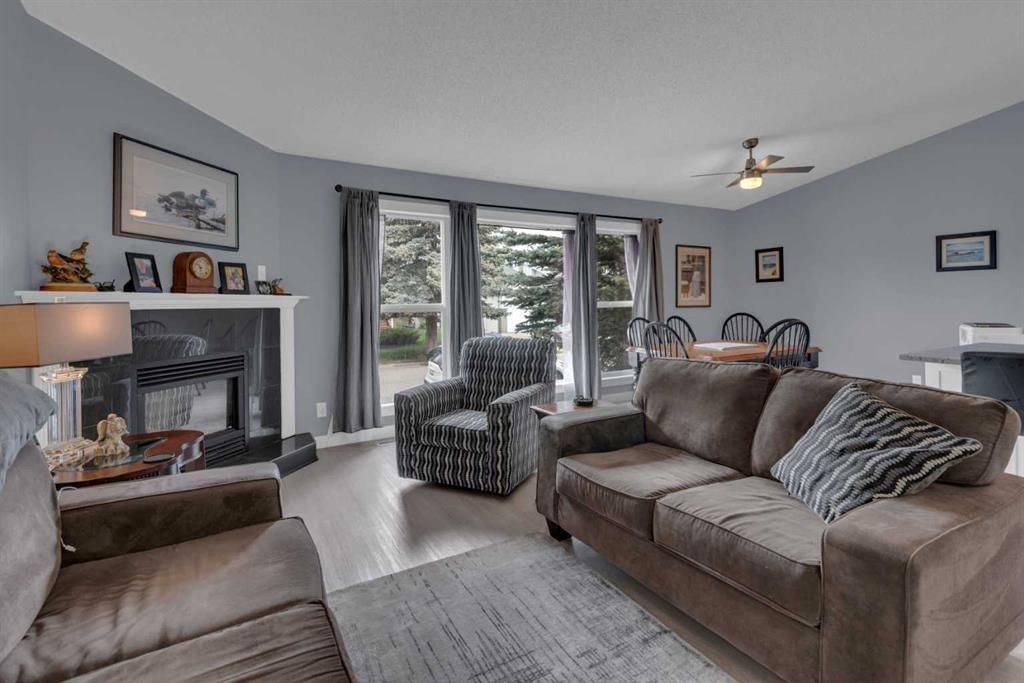 67 Deersaxon Circle SE, Calgary — photo 3 of 38