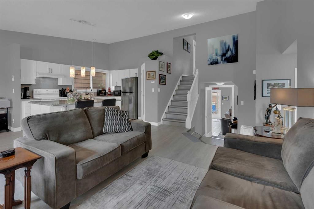 67 Deersaxon Circle SE, Calgary — photo 5 of 38