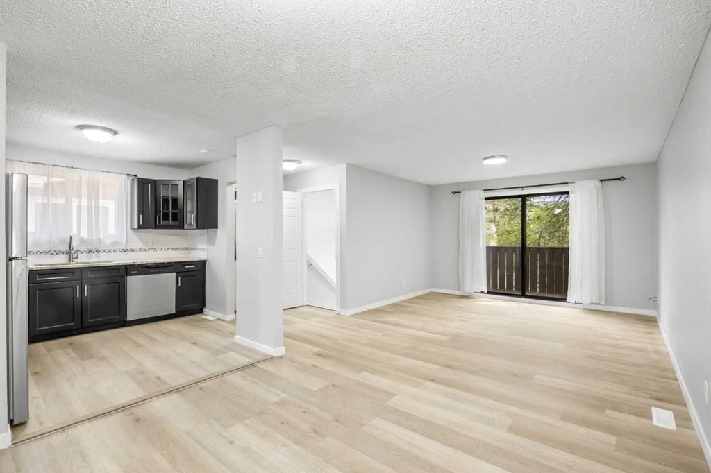 35 Bermuda Drive NW, Calgary — photo 2 of 36
