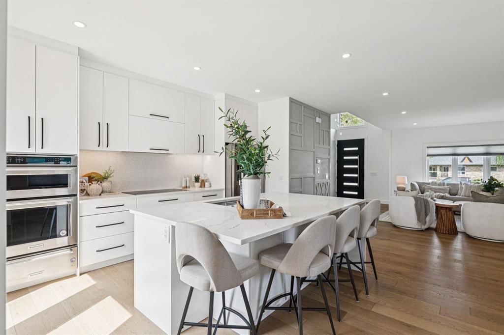 4747 26 Avenue SW, Calgary — photo 3 of 50