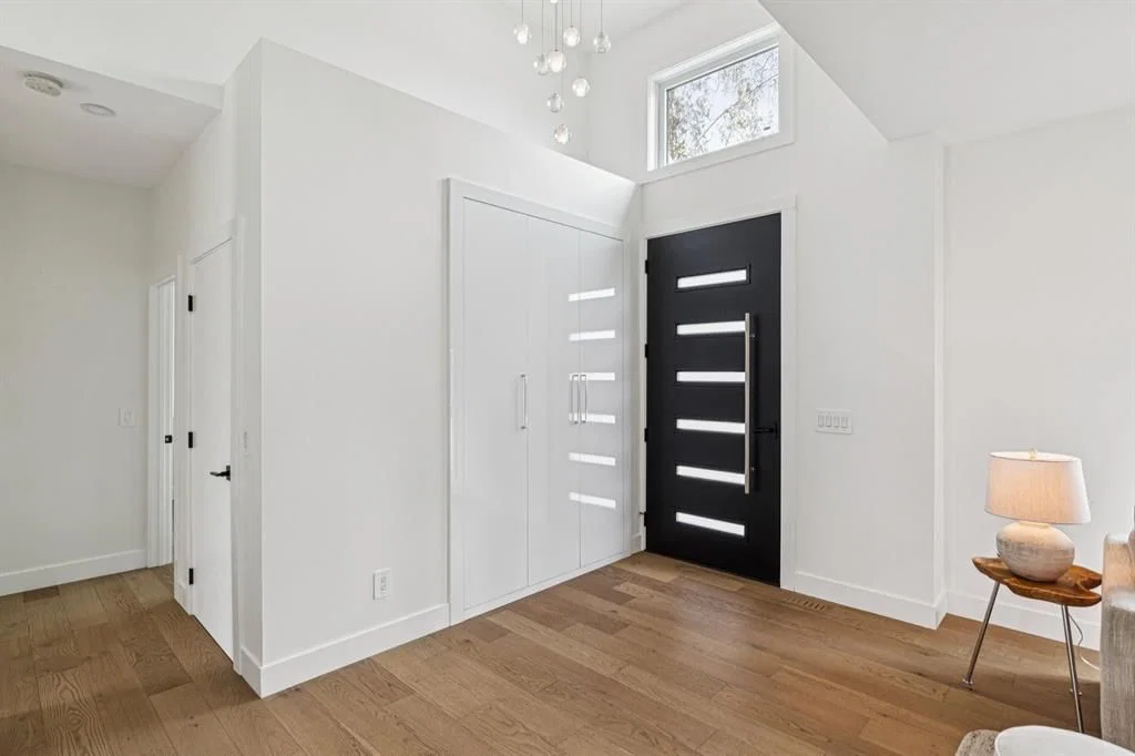 4747 26 Avenue SW, Calgary — photo 4 of 50
