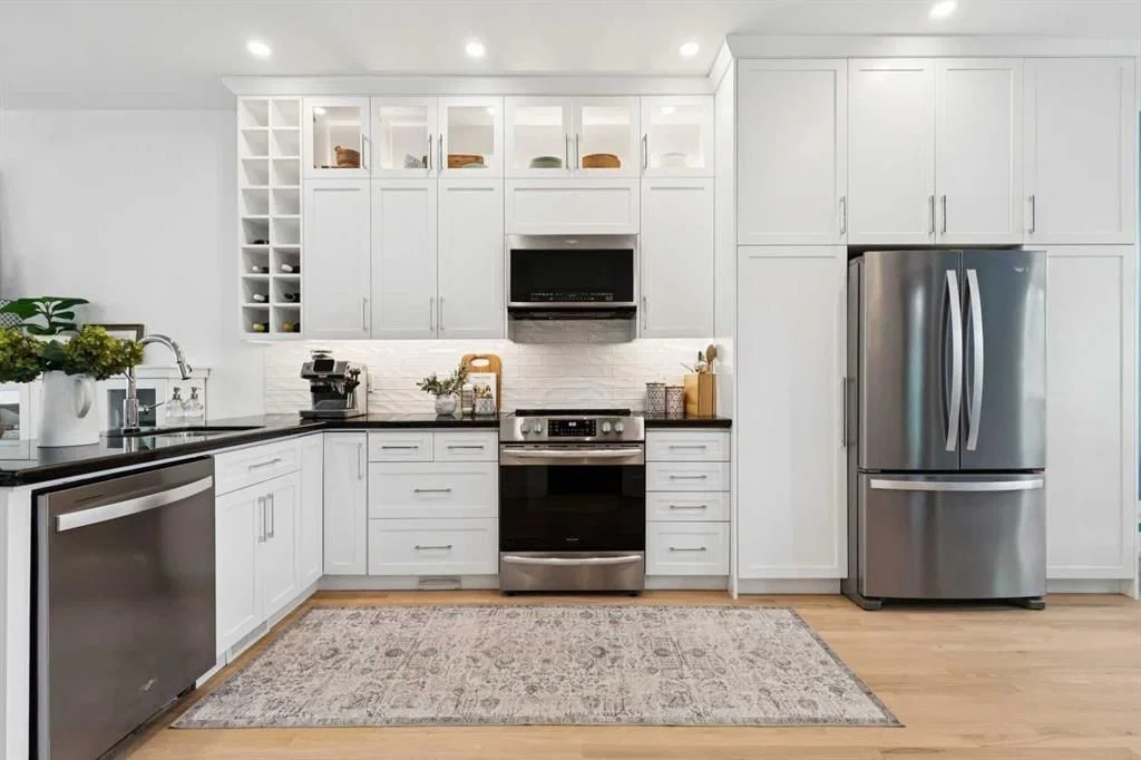 329 10A Street NW, Calgary — photo 3 of 42