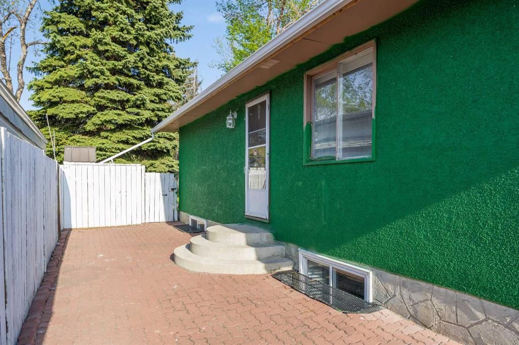 3050 30A Street SE, Calgary — photo 2 of 39