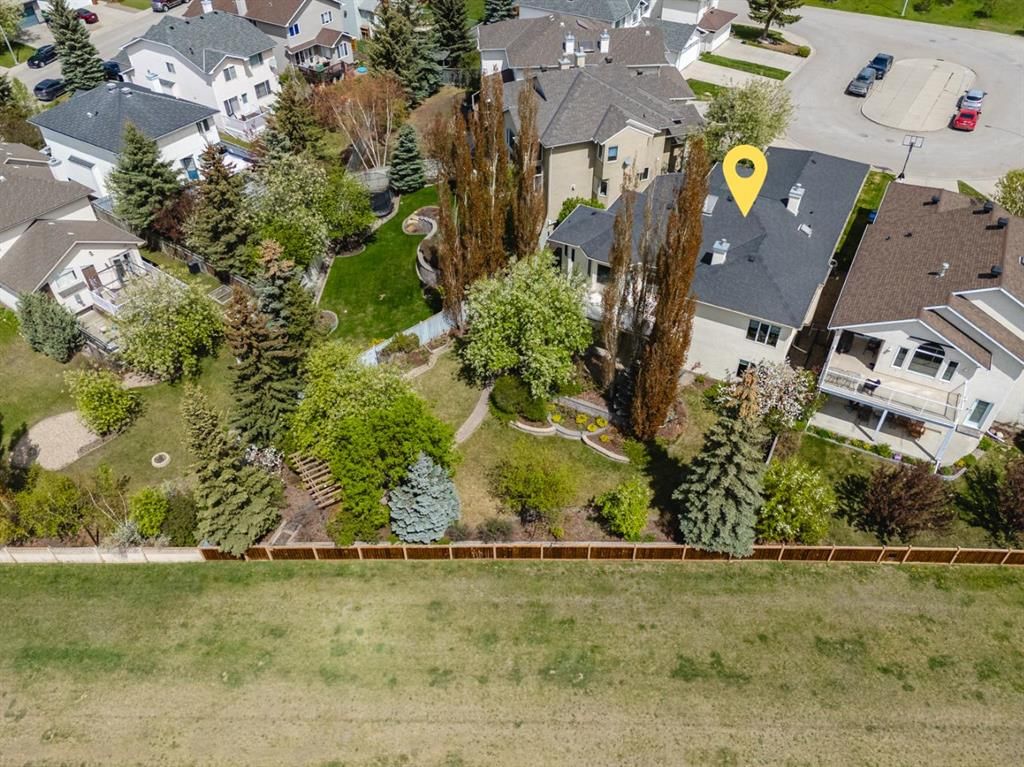 121 Scenic View Bay NW, Calgary — photo 4 of 50