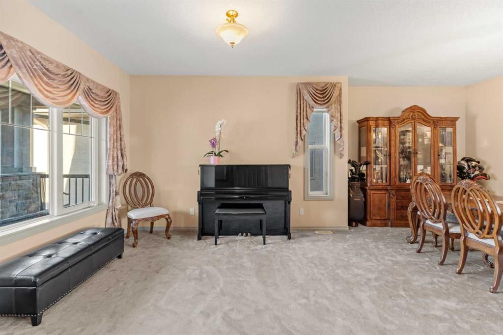 325 Discovery Ridge Way SW, Calgary — photo 5 of 42