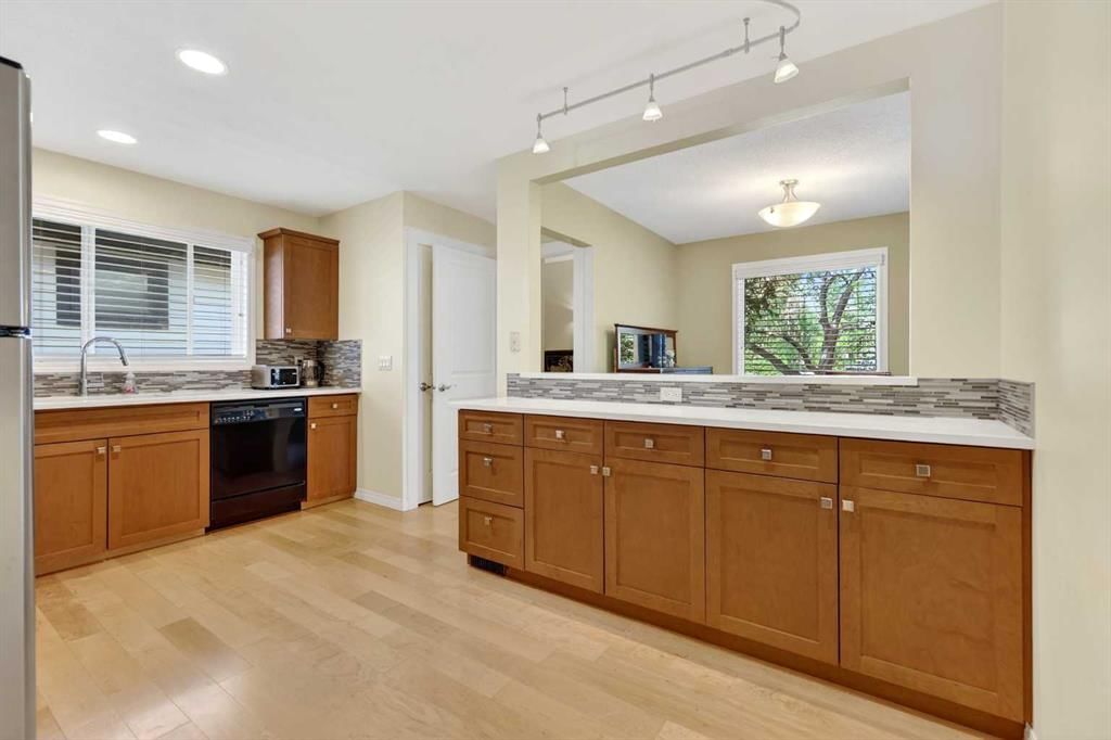 10540 Oakfield Drive SW, Calgary — photo 2 of 50